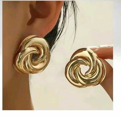 Boucles d'oreilles dorées élégantes