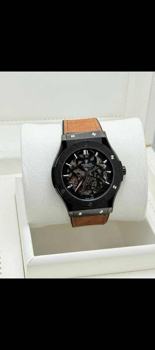 Montre squelette élégante