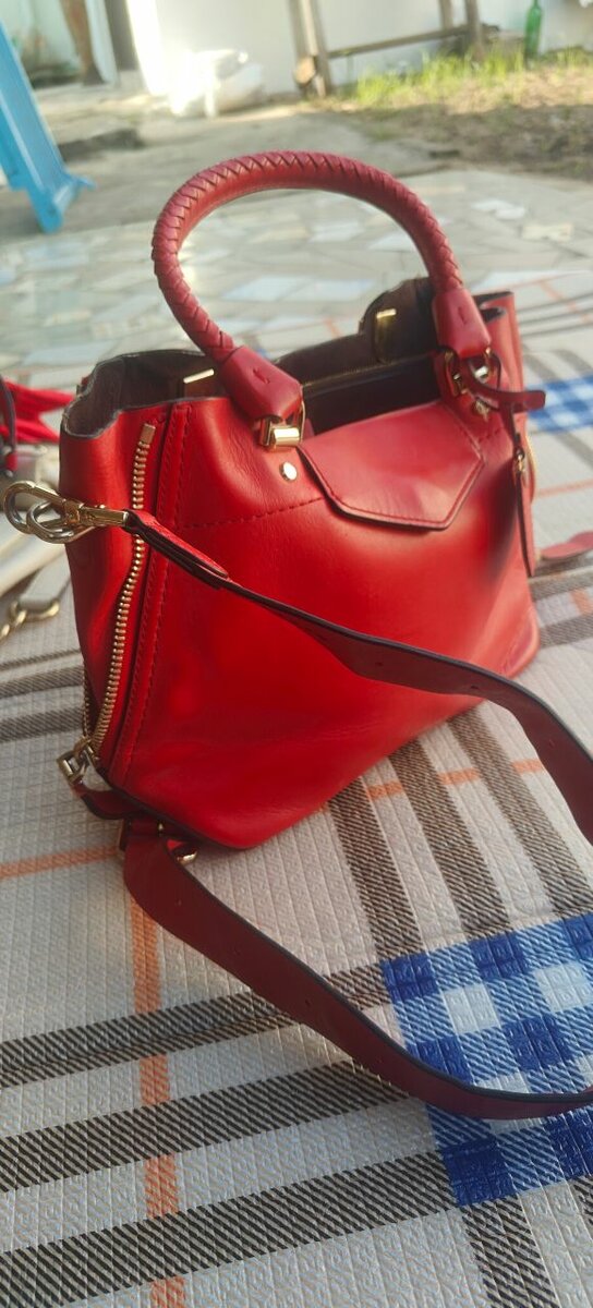 Sac à main rouge élégant