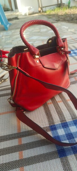 Sac à main rouge élégant