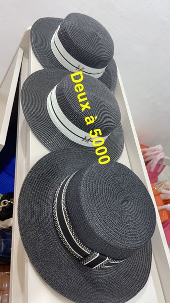 Chapeaux de paille élégants