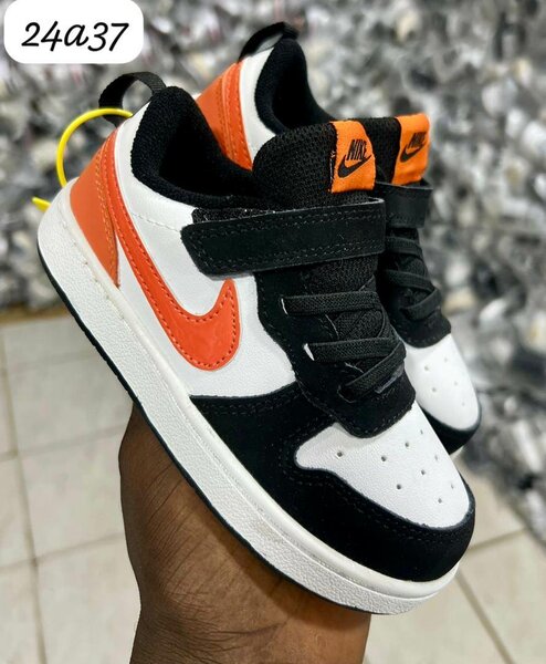 Baskets enfant Nike colorées