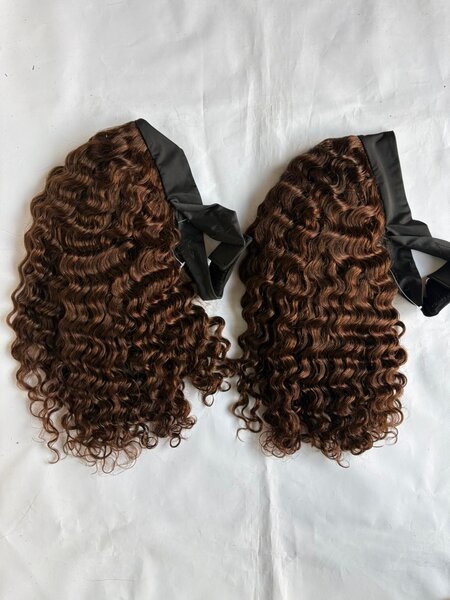 Perruque bouclée bordeaux et brune