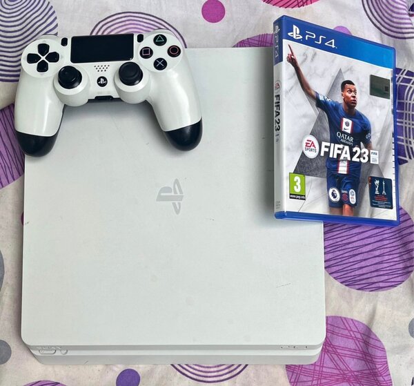 Console PS4 Slim Blanc + FIFA 23
