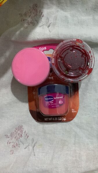 Produit de lèvres rose