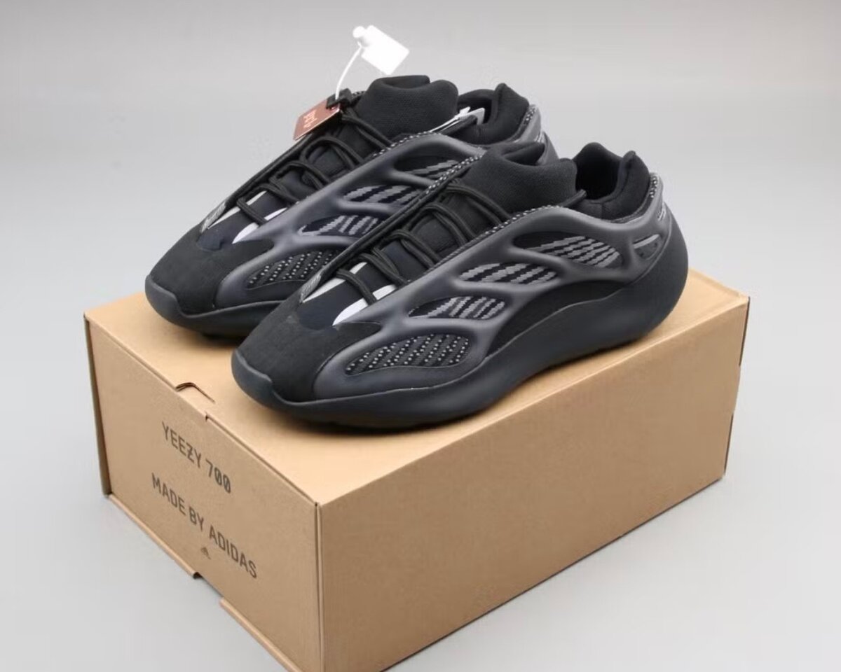 Yeezy 700. V3