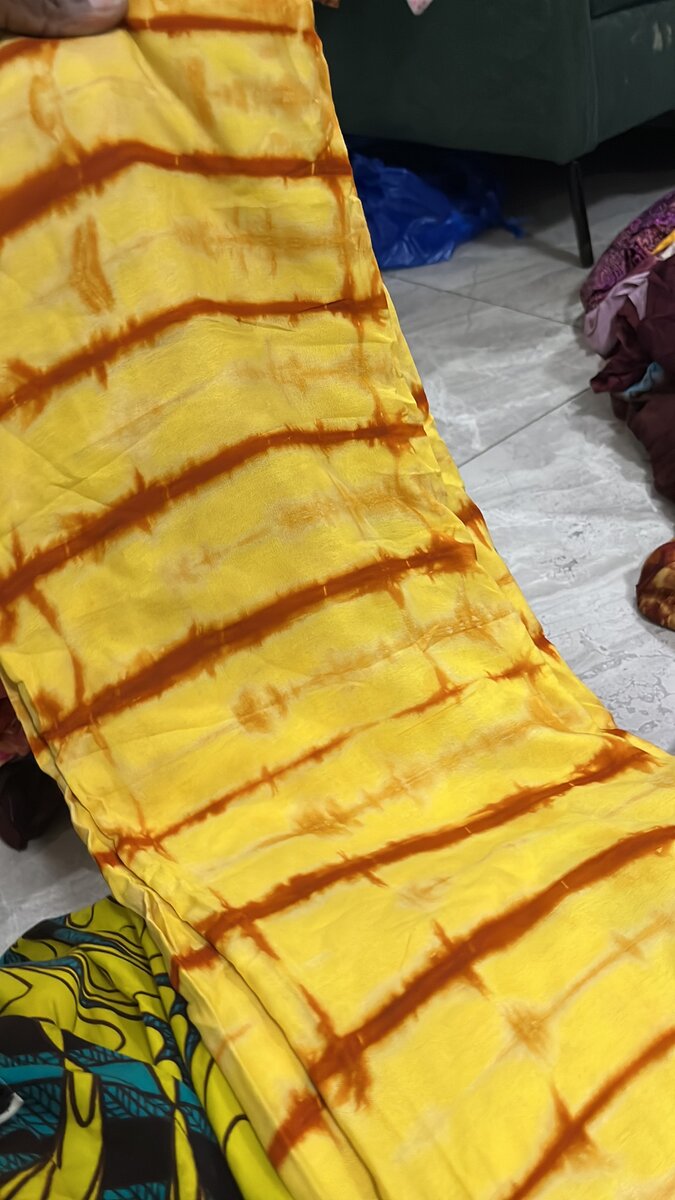 Tissus tie-dye colorés