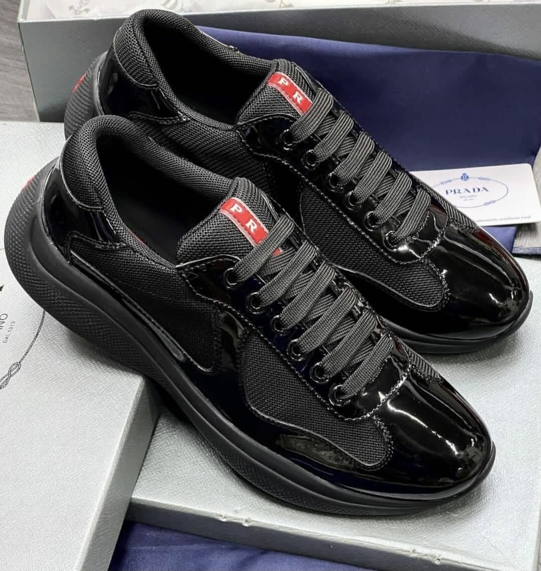 Baskets prada noires élégantes