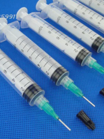 SERINGUES 10 CC / 10 ML , 100 DANS LE PAQUET