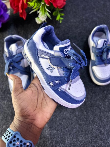 Kids sneakers