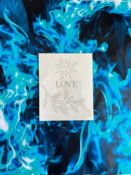 Tatouage temporaire Love