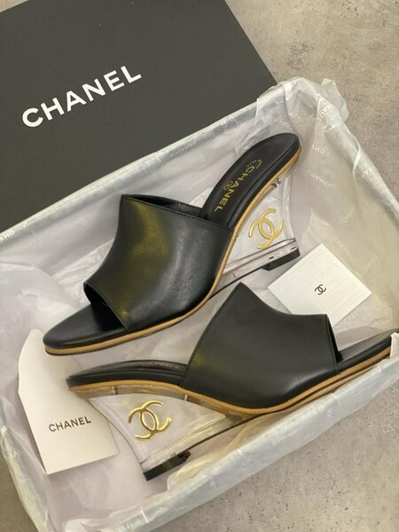Chanel Mules Élégantes