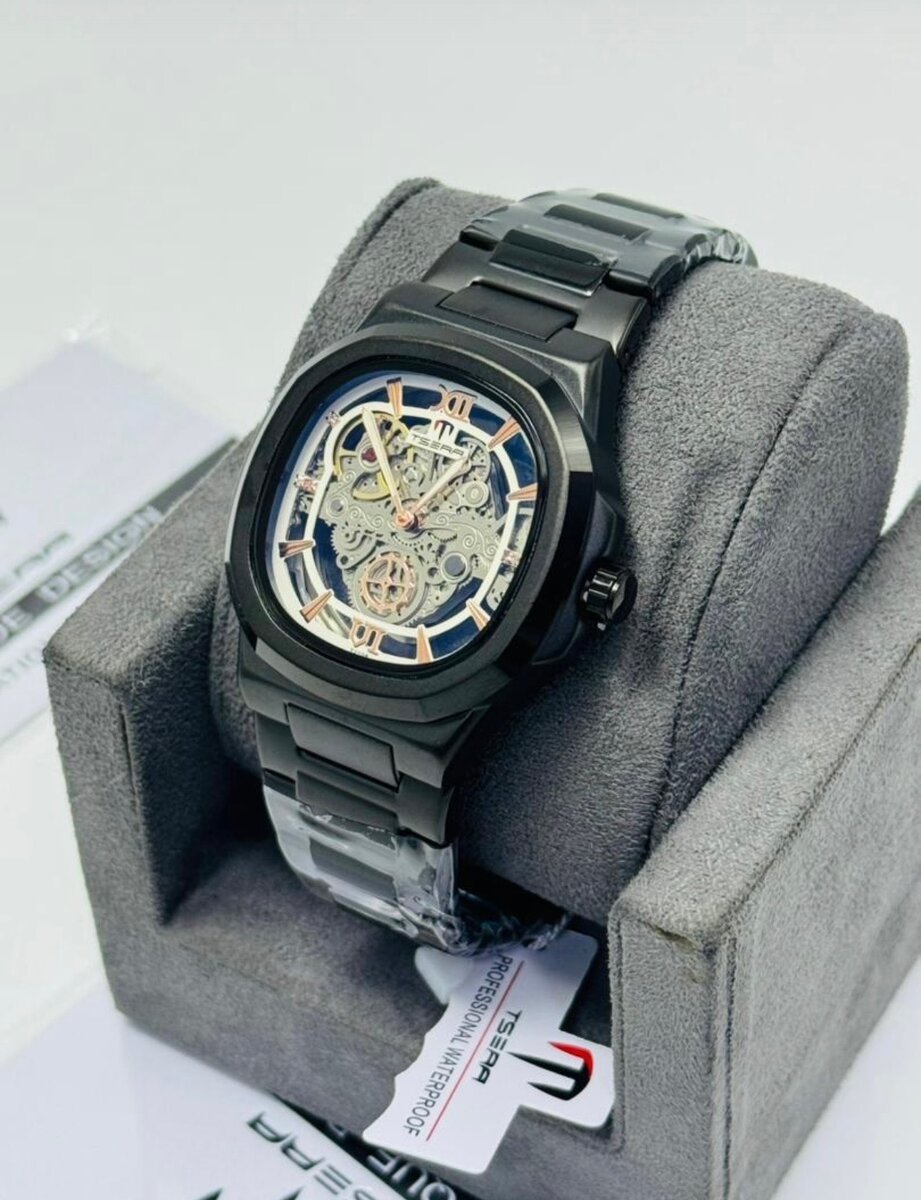 Montre squelette homme moderne