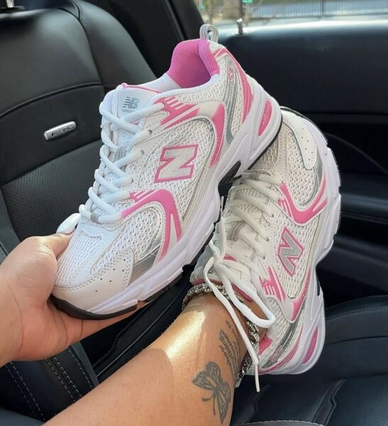 Baskets blanches et roses