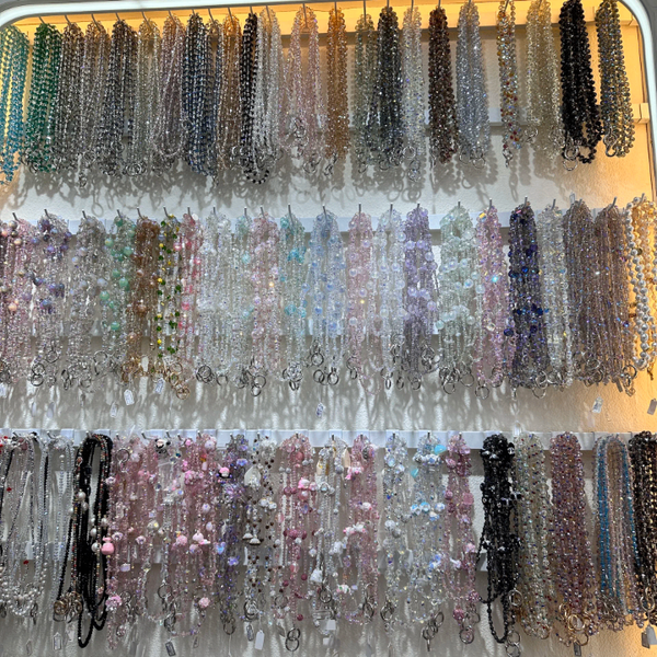 Colliers en perles colorées