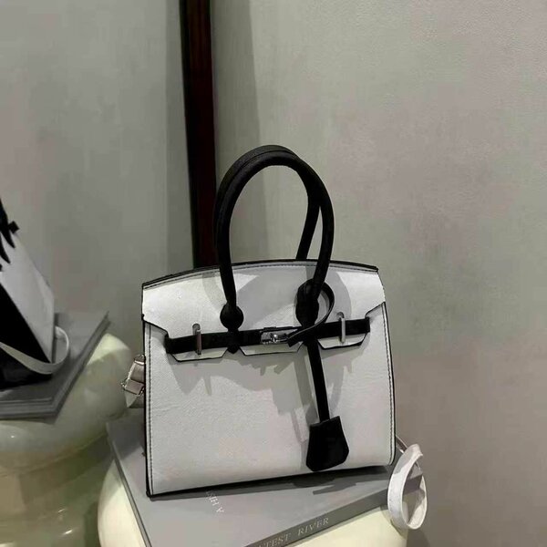 Sac à main cuir élégant