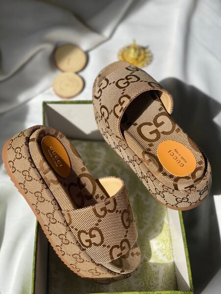 Sandales brunes de marque