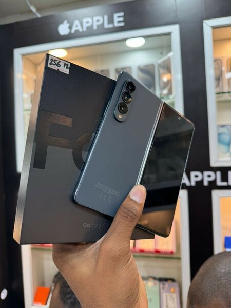 Samsung galaxy Z fold 4 256 giga