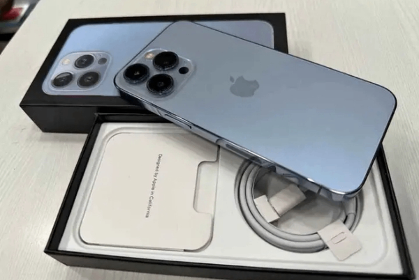 iPhone 13 Pro Max Bleu Ciel