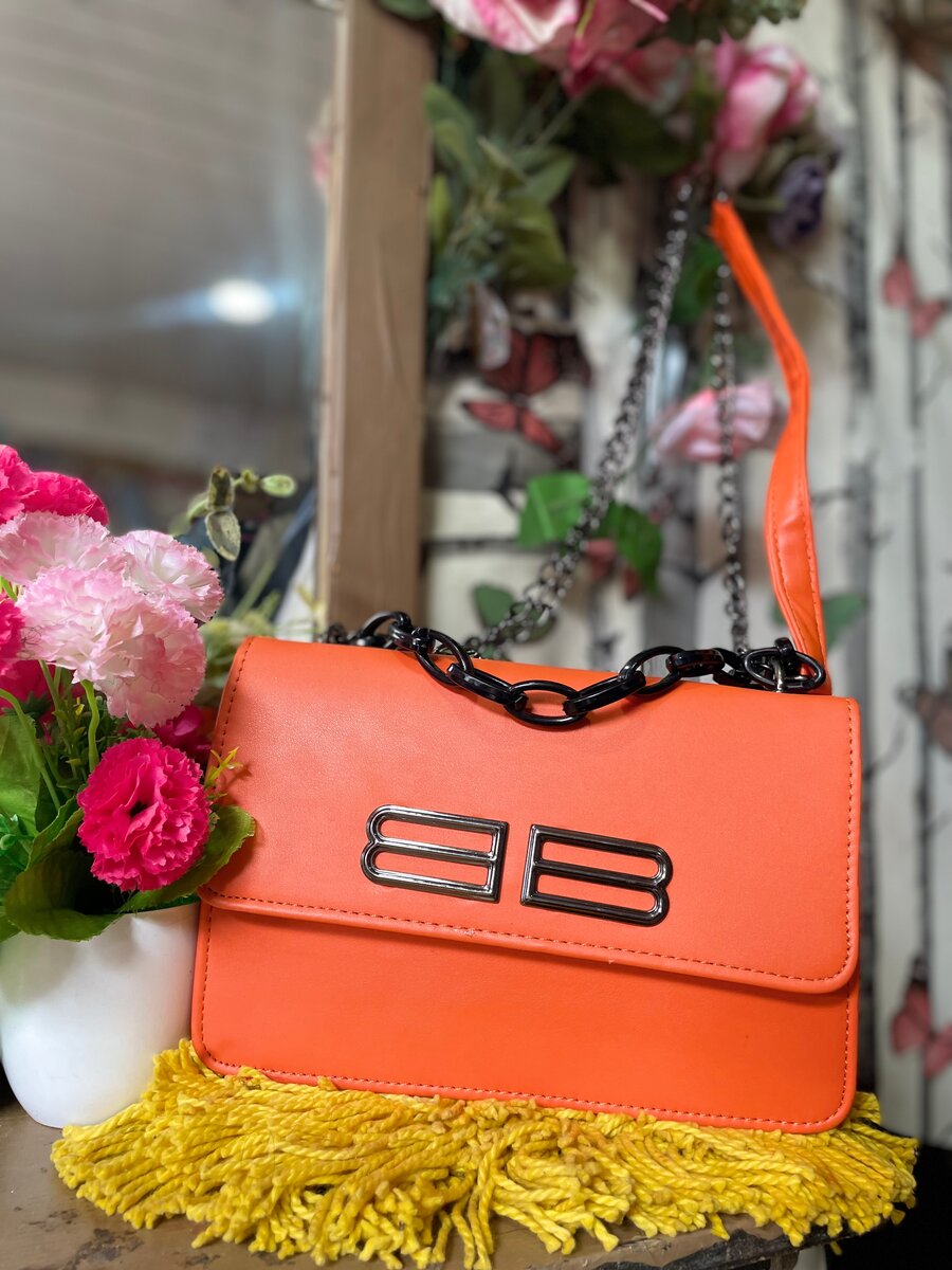 Sac à main élégant en cuir noir