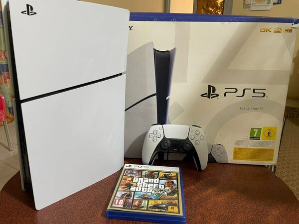 Ps5 slim standard 5jeux 1manette