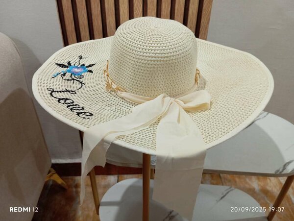 Chapeau de soleil en paille élégant