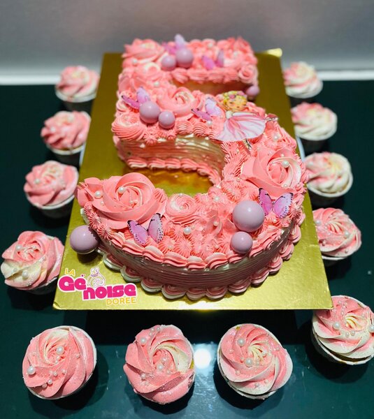 Gâteau d'anniversaire en forme de chiffre 5