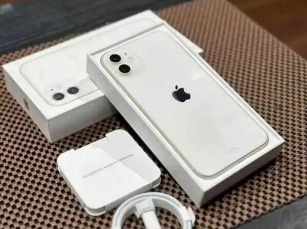 iPhone 11 blanc débloqué