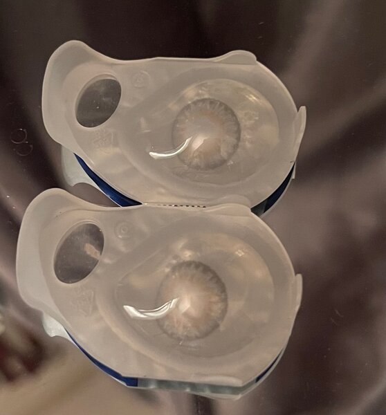 Coloured contact lenses