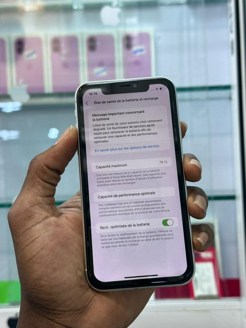 iPhone 11 64giga casineuf tout passe propre