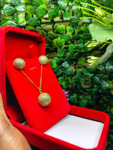 Élégant ensemble bijoux doré