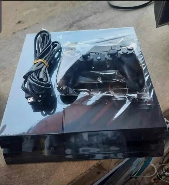 PS4 FAT 500GO QUASI NEUF AVEC 1CD