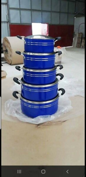 Batterie de cuisine bleue