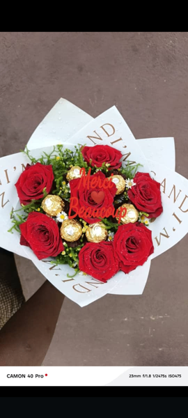 Bouquet de roses rouges et chocolats
