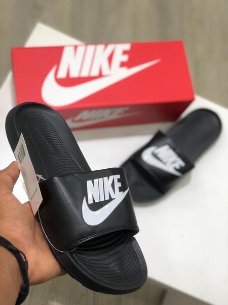 Claquettes Nike confortables