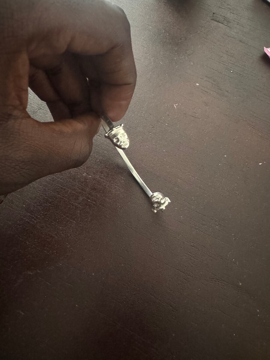 Bracelet en argent sculpté