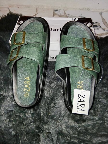 Sandales en cuir avec boucles