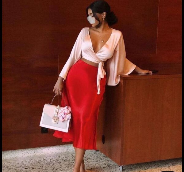 Jupe satinées élégante femme