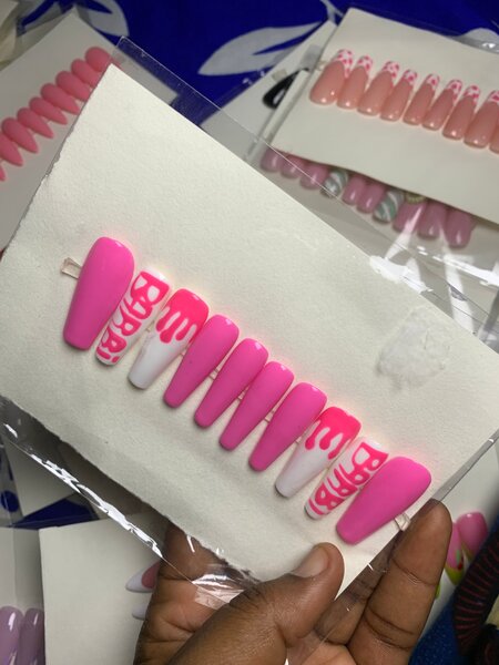 Faux ongles rose pour femmes