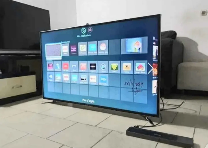 Téléviseur intelligent Flat English