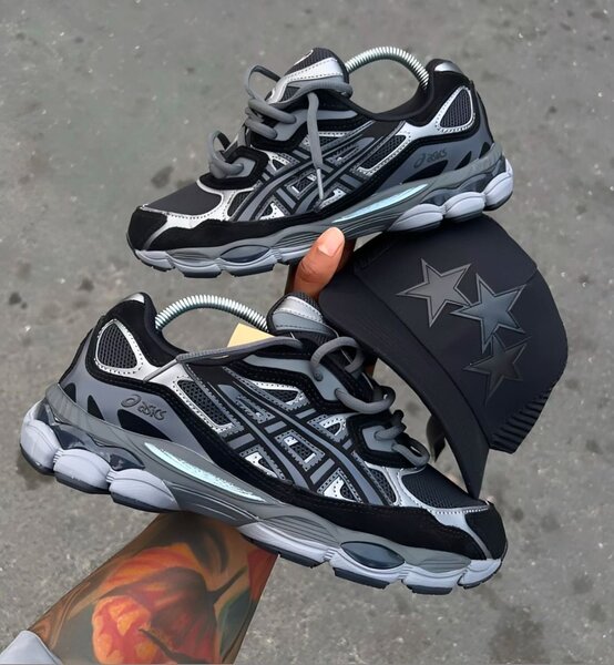 Chaussures de course ASICS noires