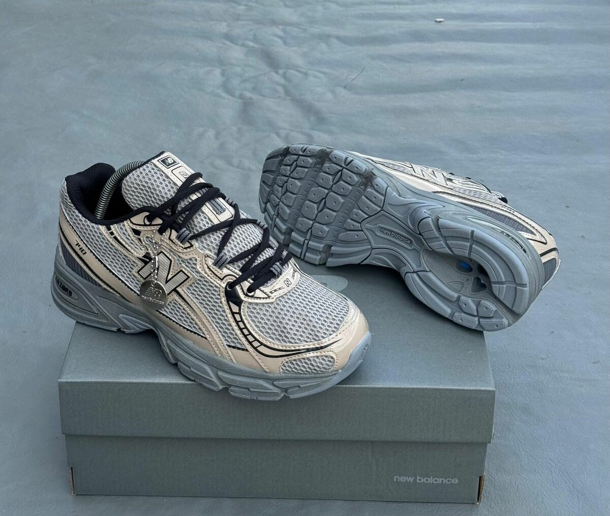 Chaussures New Balance 9060 argentées