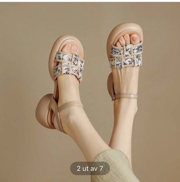 Sandales compensées élégantes