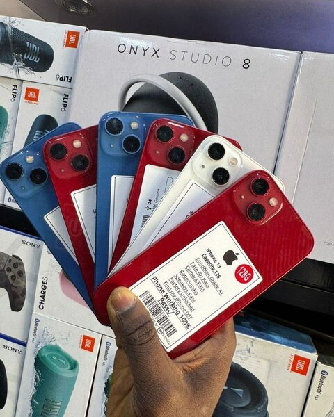 Coque iPhone 13 Apple rouge