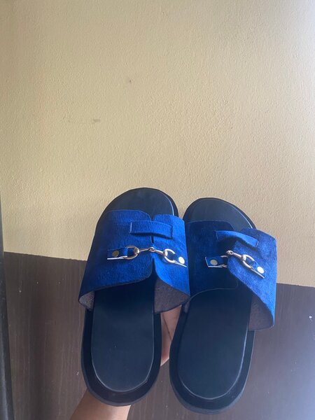 Sandales bleues élégantes