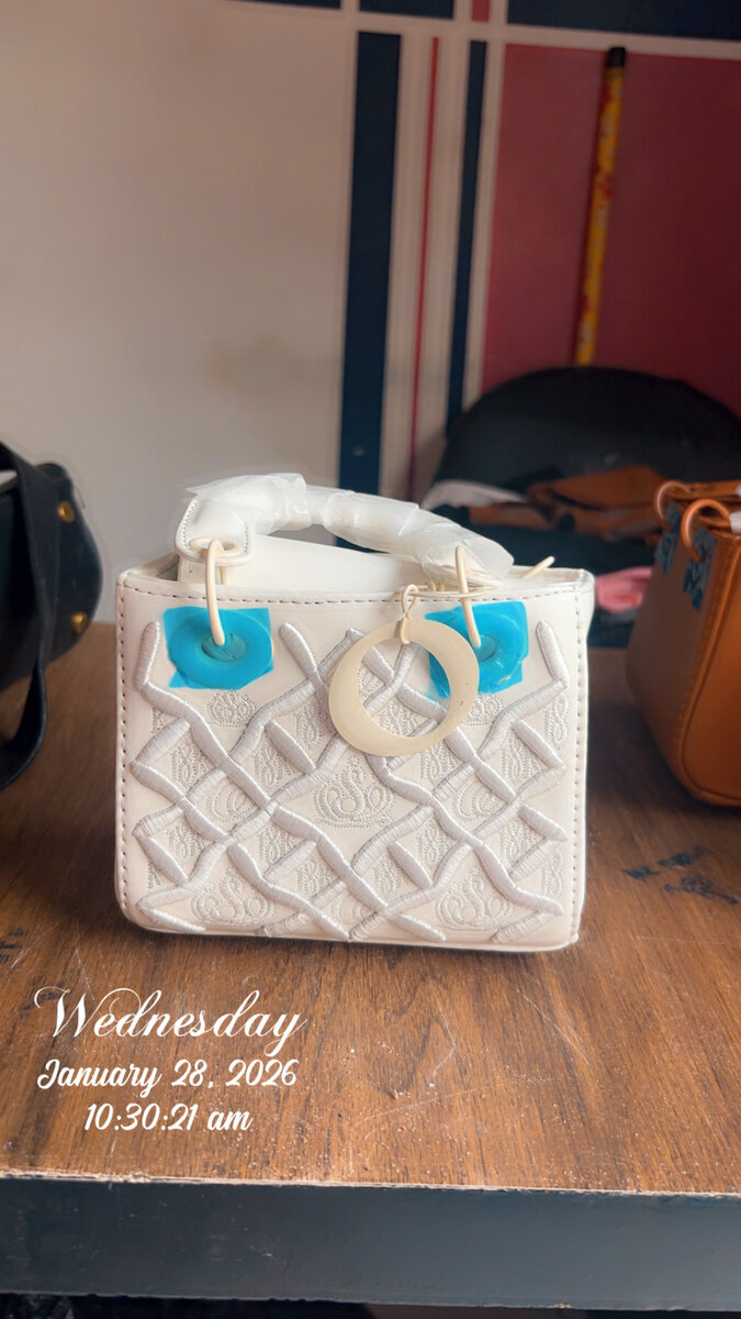 Sac à main blanc en cuir