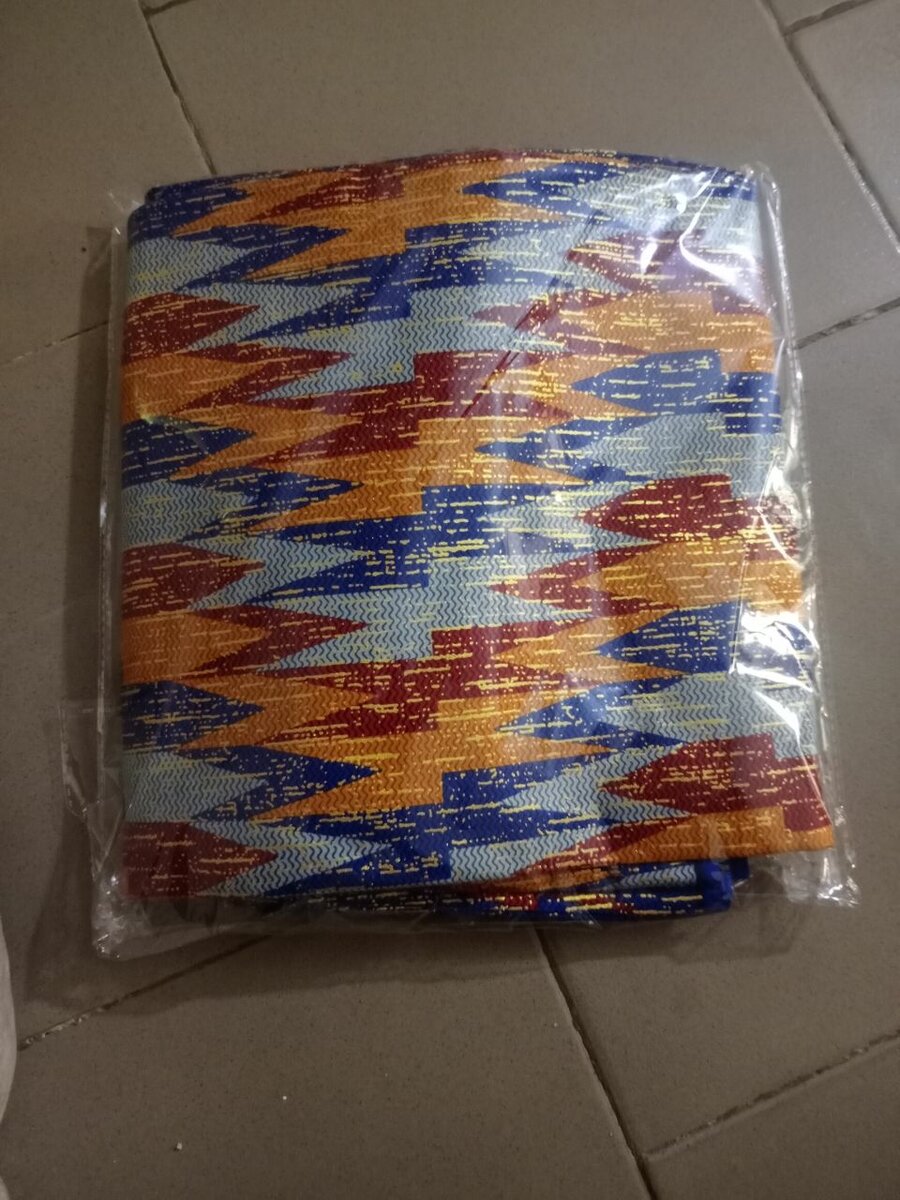 Pagne kanté et accessoires