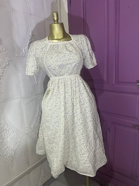 Robe vintage à fleurs légères