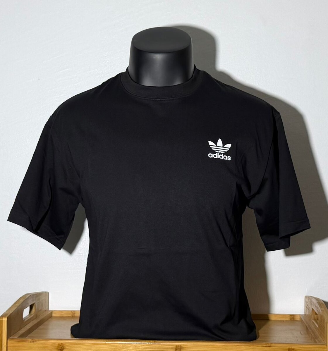 T-shirt Adidas Original noir et bleu