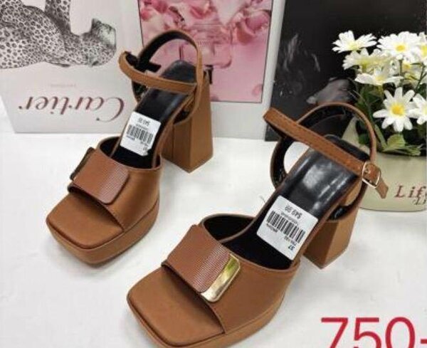 Sandales à talons carrés chic